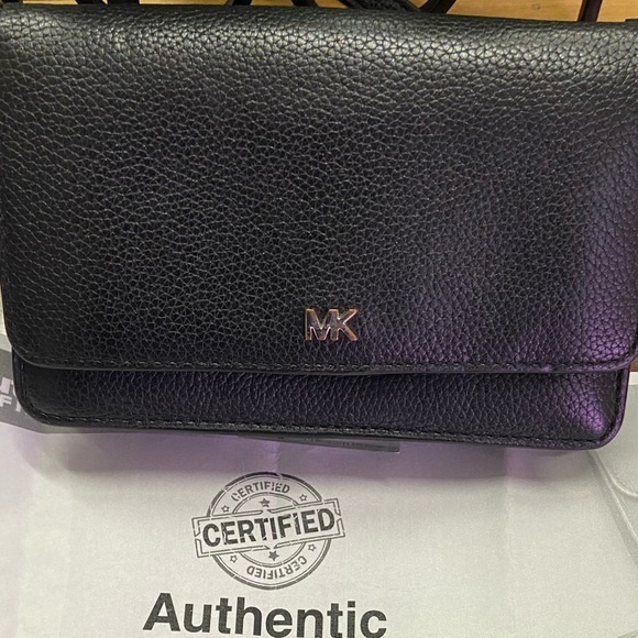 Michael Kors Handbags - Michael Kors Black Pebbled Leather Crossbody Bag